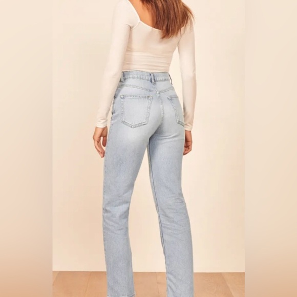Reformation Cynthia straight leg light wash jeans, 28 Tahoe wash - Picture 2 of 14